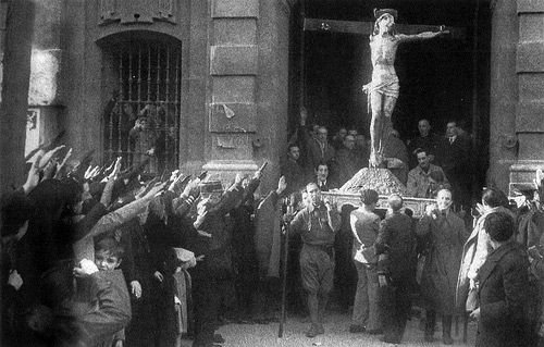 FaschistInnen feiern Sieg mit Jesusstatue 1939