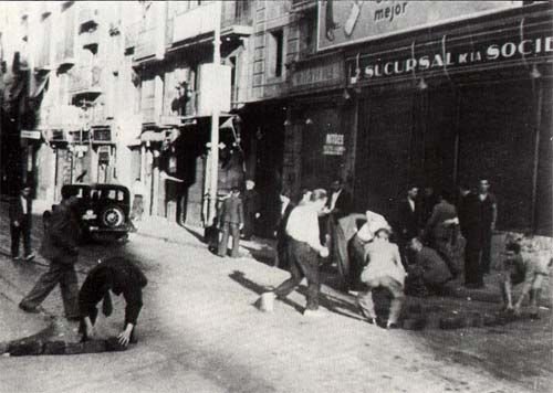 Spanischer Bürgerkrieg und anarchistische Revolution 1936-39 - Bild Barrikadenbau